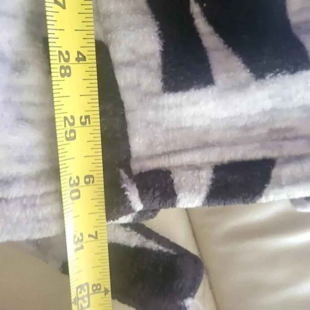 Victoria's Secret Pink Robe‎ Color Grey Size XS/S Soft and comfortable
